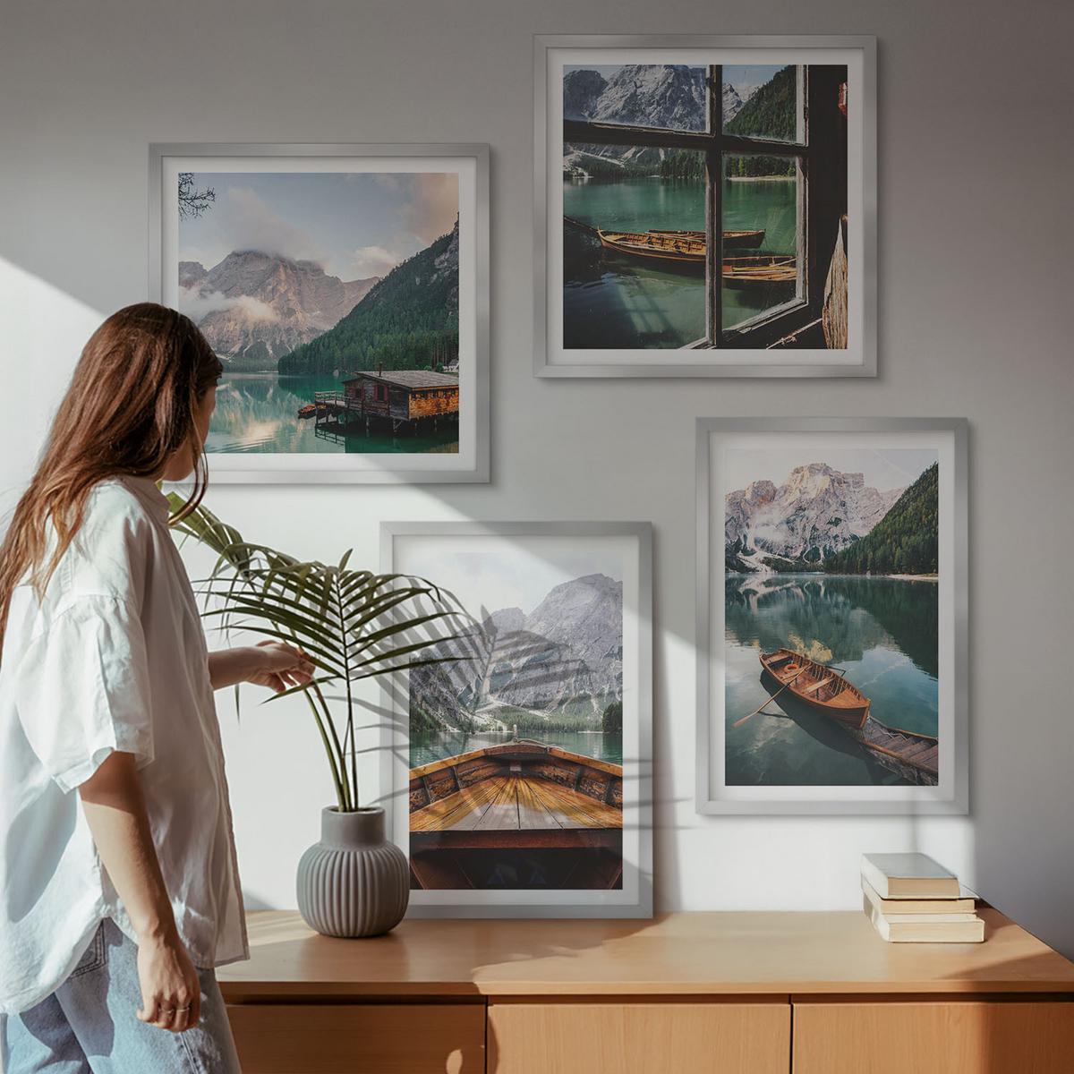 BILDER SET 4er Set - 50x50 cm & 40x60 cm Silberner Rahmen - See, Berge, Boote, Hütte, Fenster - Silberfarben, Kunststoff (50/50cm) - TULUP