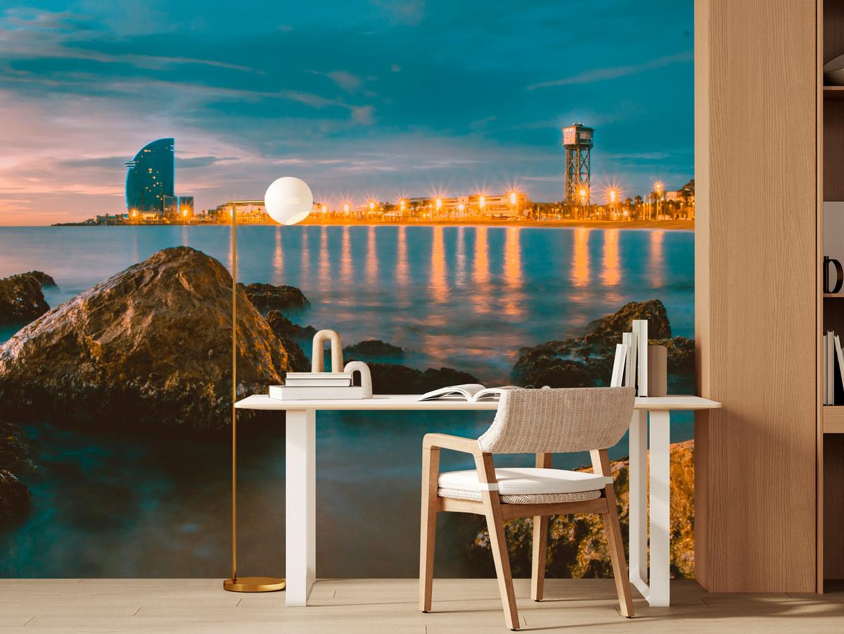 FOTOTAPETE für Wohnzimmer Barcelona Küste Nacht Meer Felsen 150x105 - Blau, Papier (150/105cm) - Muralo