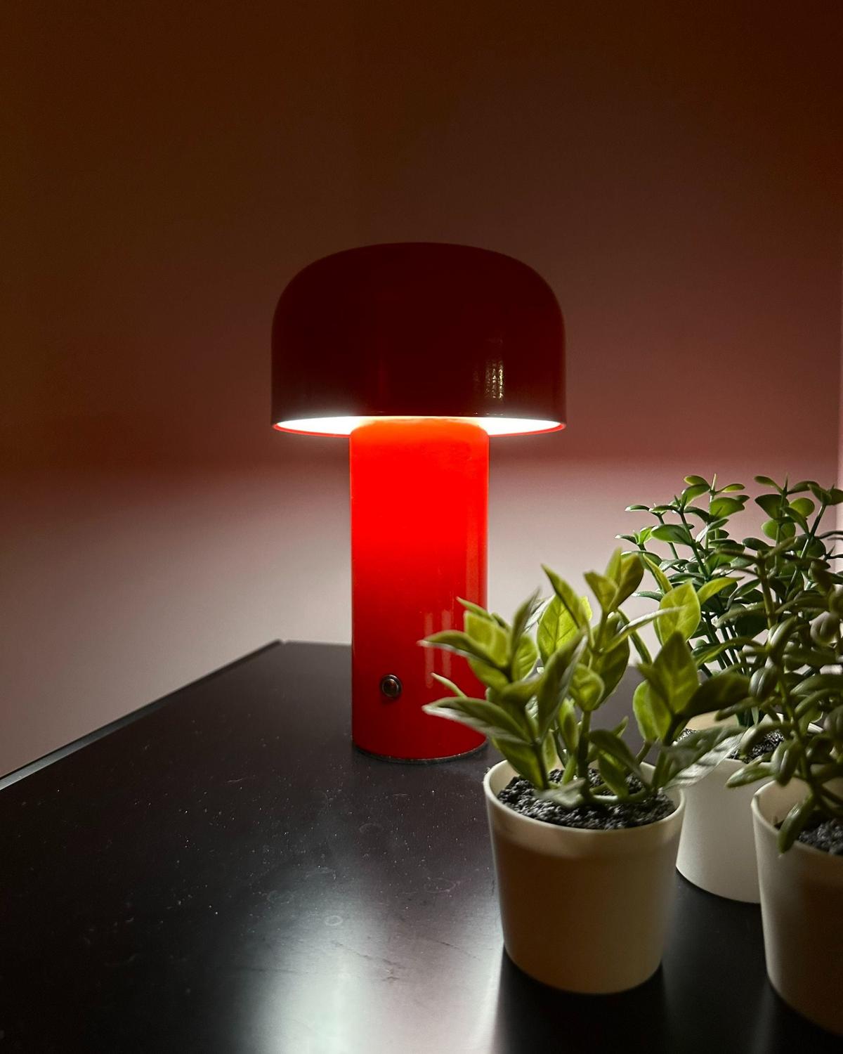 LED-TISCHLEUCHTE Rot Besos - Rot, Metall (12/12/21cm) - Beliani