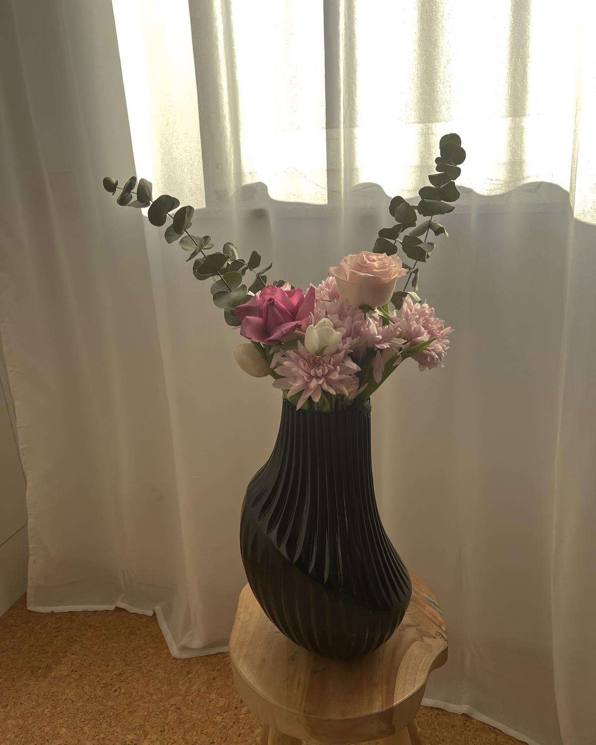 BLUMENVASE Glas grau Myrsina - Grau, Glas (36cm) - Beliani