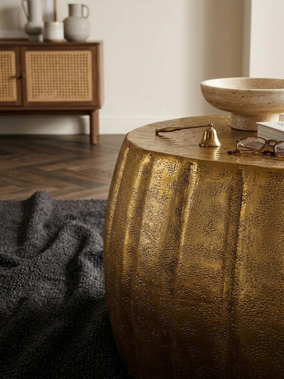COUCHTISCH LIMENTRA im orientalischen Stil aus strukturiertem Aluminium, Gold 60x60x36 cm - Goldfarben, Metall (60/60/36cm) - KADIMA DESIGN