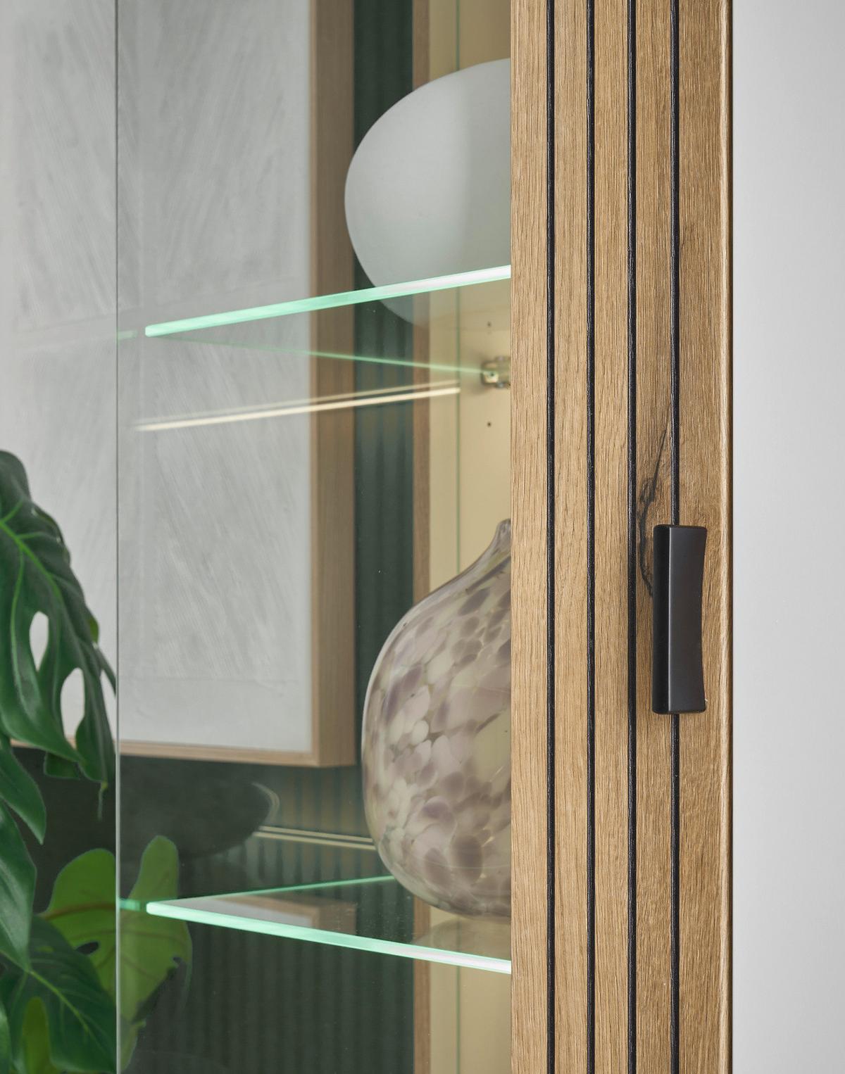 VITRINE weiß matt, Eiche 75 x 180 cm, Vitrinenschrank 10 Fächer und Soft-Close-Funktion - Eichefarben/Schwarz, Glas/Holzwerkstoff (75/180/38cm) - Furn.Design