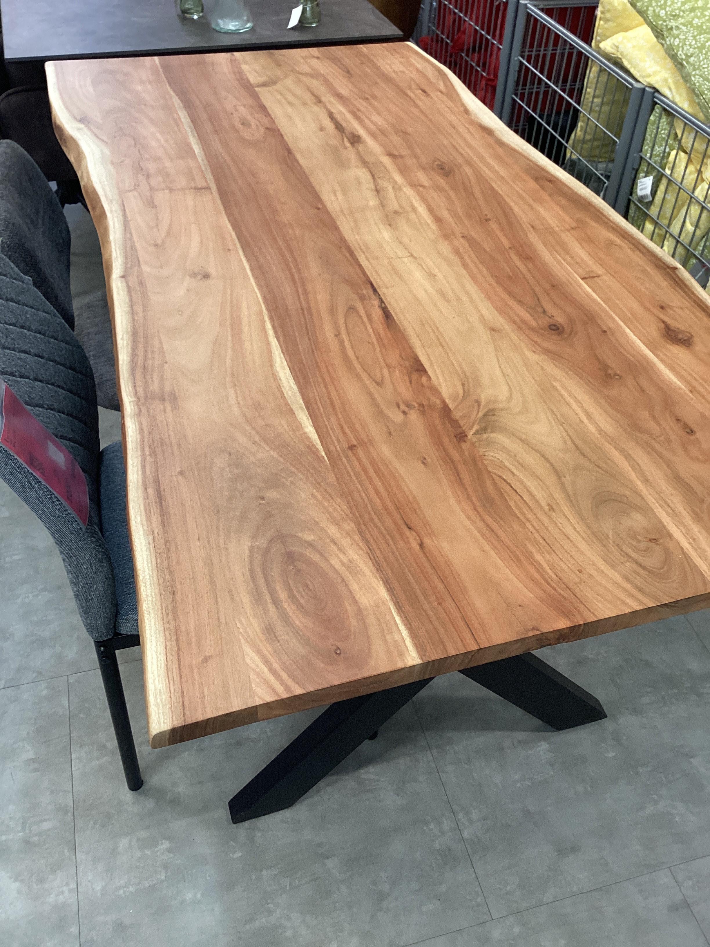 CSEPEL OUTLET ÉTKEZŐASZTAL ALAN