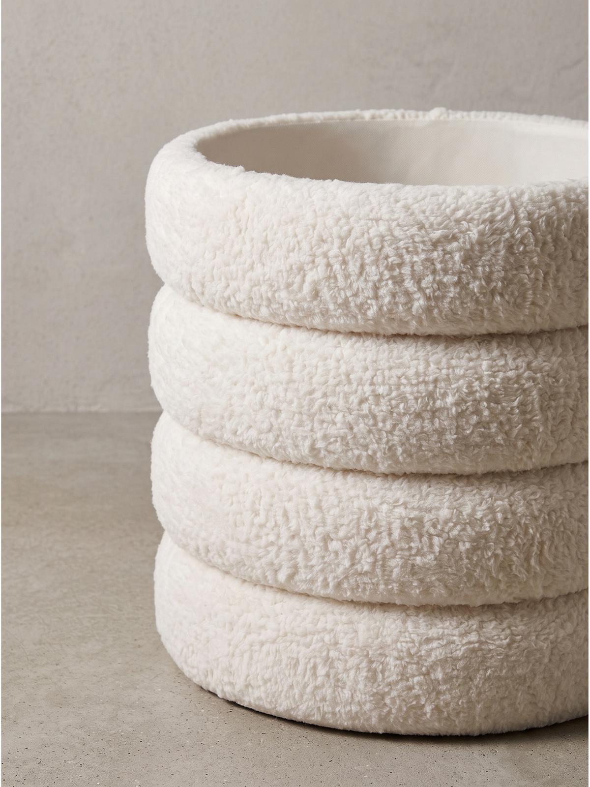 SITZHOCKER RHONE, Teddystoff, mit Textilbezug, Creme, Ø 40 x 45 cm - Beige/Creme, Textil (40/45/40cm) - KADIMA DESIGN