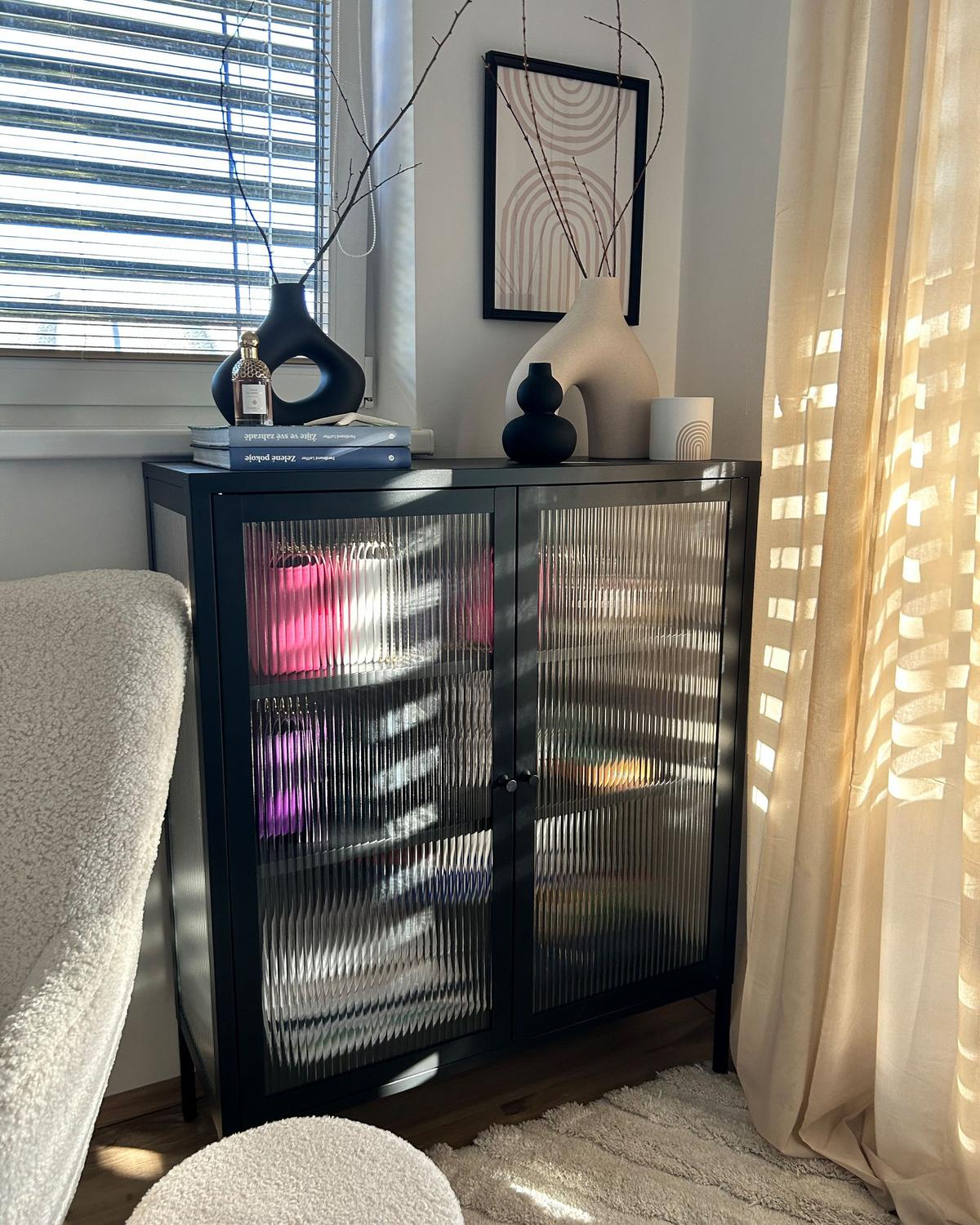 SIDEBOARD mit Glastüren Metall 90 cm Schwarz Lerryn - Schwarz, Metall (90/110/35cm) - Beliani