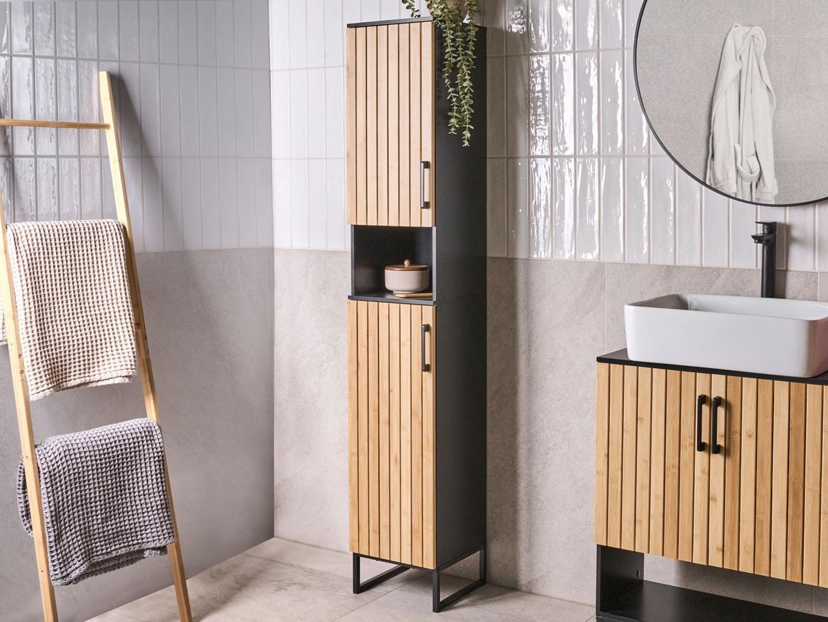 BADEZIMMERSCHRANK Bambus 30 cm Hellbraun Miscanti - Hellbraun/Schwarz, Holz (30/170/30cm) - Beliani