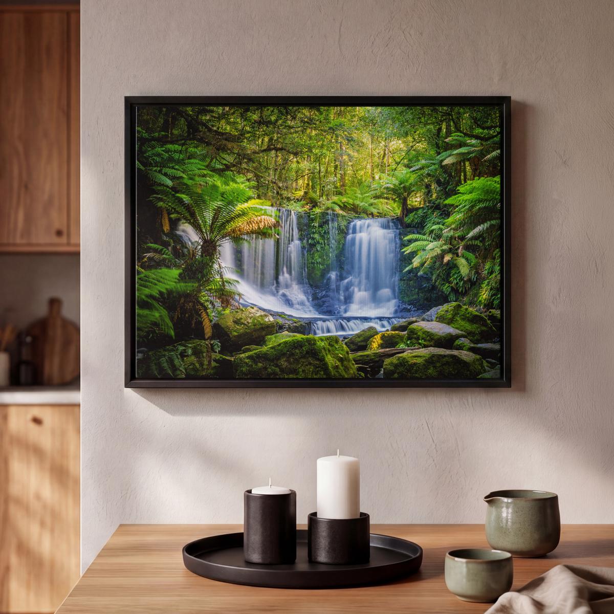 LEINWAND Bilder mit Rahmen - Dschungel - Wasserfall - Australien - Pflanzen - Natur - 40x30 - Dunkelgrün, Textil (40/30cm) - MuchoWow