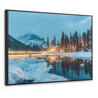 LEINWAND Bilder mit Rahmen - Winterlandschaft - Natur - Haus - Berge - Schnee - 70x50 - Hellblau, Textil (70/50cm) - MuchoWow
