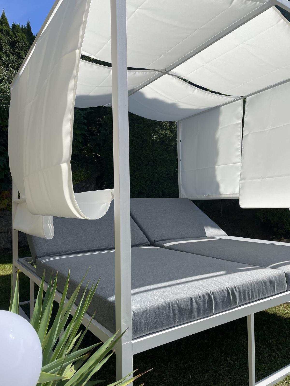 SONNENBETT mit Sonnendach Aluminium Weiß Auflagen Grau verstellbar Pallanza - Weiß/Grau, Metall (195/196/196cm) - Beliani