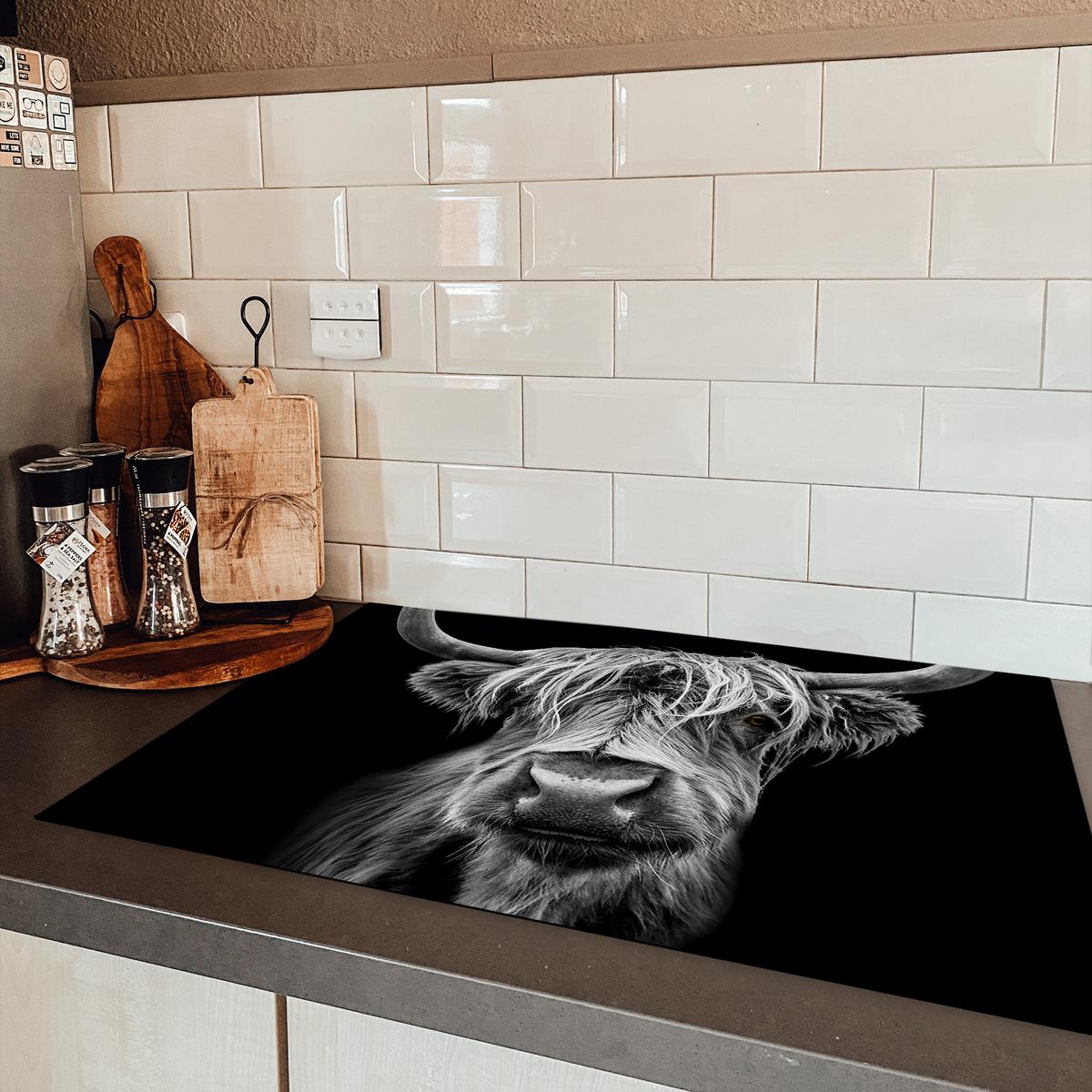HERDABDECKPLATTE Schottischer Highlander - Hörner - Schwarz - Weiß - Kuh - Wild - Tiere Induktionsmatte 81x52 cm - Schwarz, Kunststoff (81/52/0.2cm) - MuchoWow
