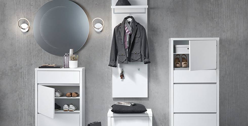 Runde Wandleuchten für die Garderobe von mömax.