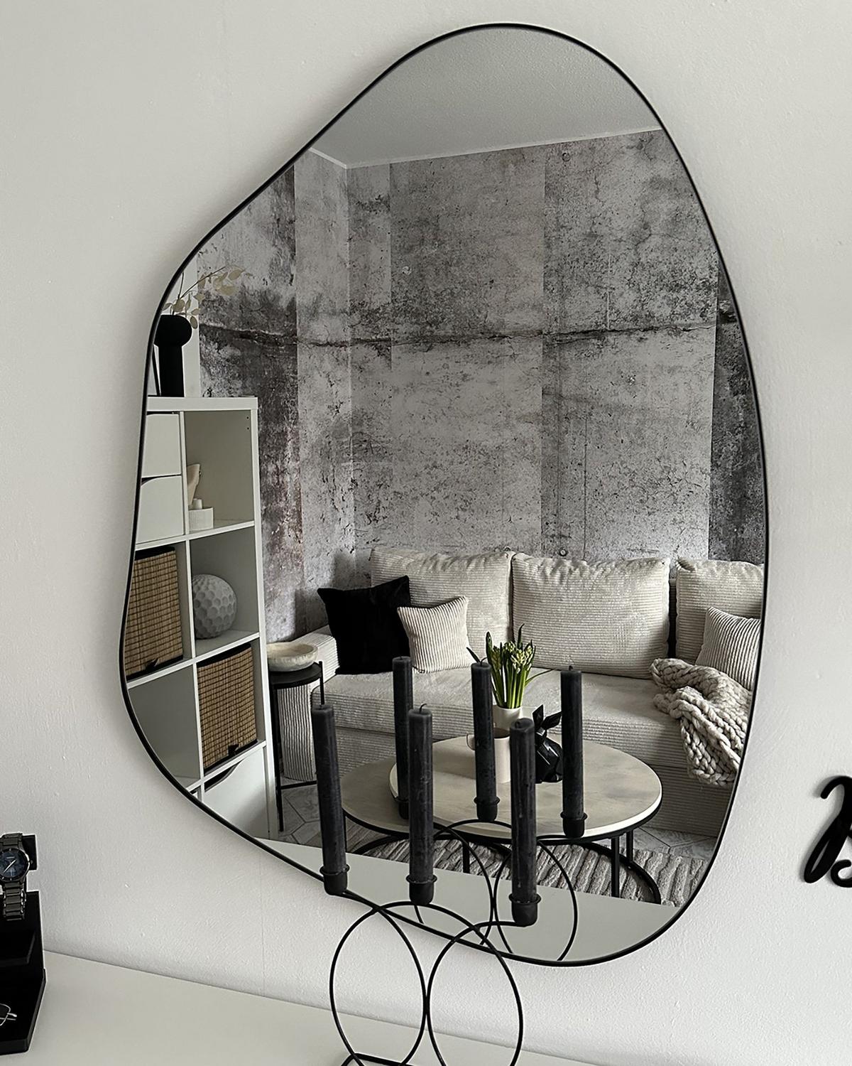 WANDSPIEGEL Metall schwarz asymmetrisch 70/92 cm Puteaux - Schwarz, Metall (70/92/3cm) - Beliani