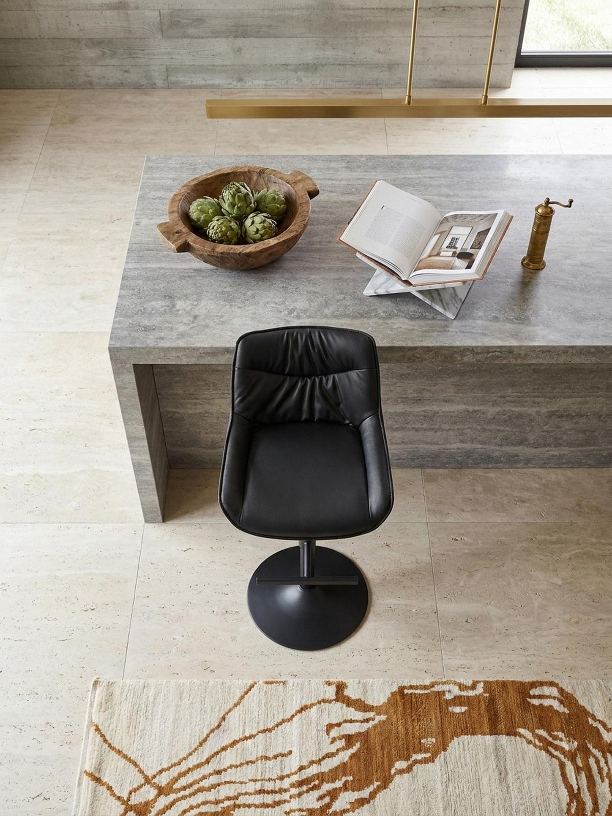 BARHOCKER – Kunstleder Schwarz, Rückenlehne, höhenverstellbar 86–106 cm, Trompetenfuß, 100 kg - Schwarz, Kunststoff/Textil (45/106/55cm) - KADIMA DESIGN