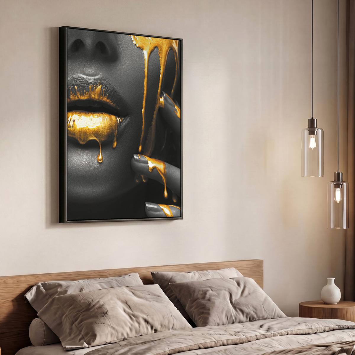 LEINWAND Bilder mit Rahmen - Frau - Schwarz - Gold - Gesicht - Lippen - 70x100 - Goldfarben, Textil (70/100cm) - MuchoWow