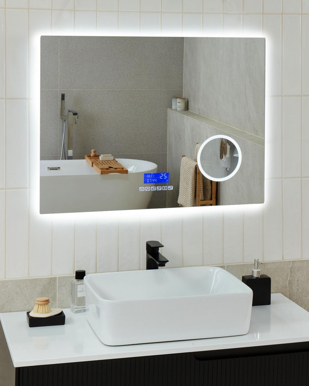 LED-BADEZIMMER-SPIEGEL 80/60 cm Silber Montaron - Silberfarben, Glas (80/60/4cm) - Beliani