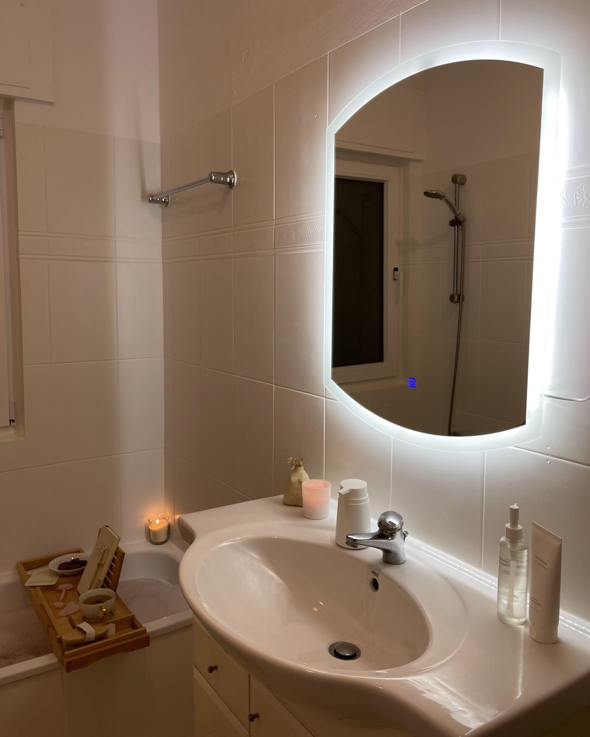 LED-WANDSPIEGEL 78 cm Silber Beziers - Silberfarben, Glas (78/3/58cm) - Beliani