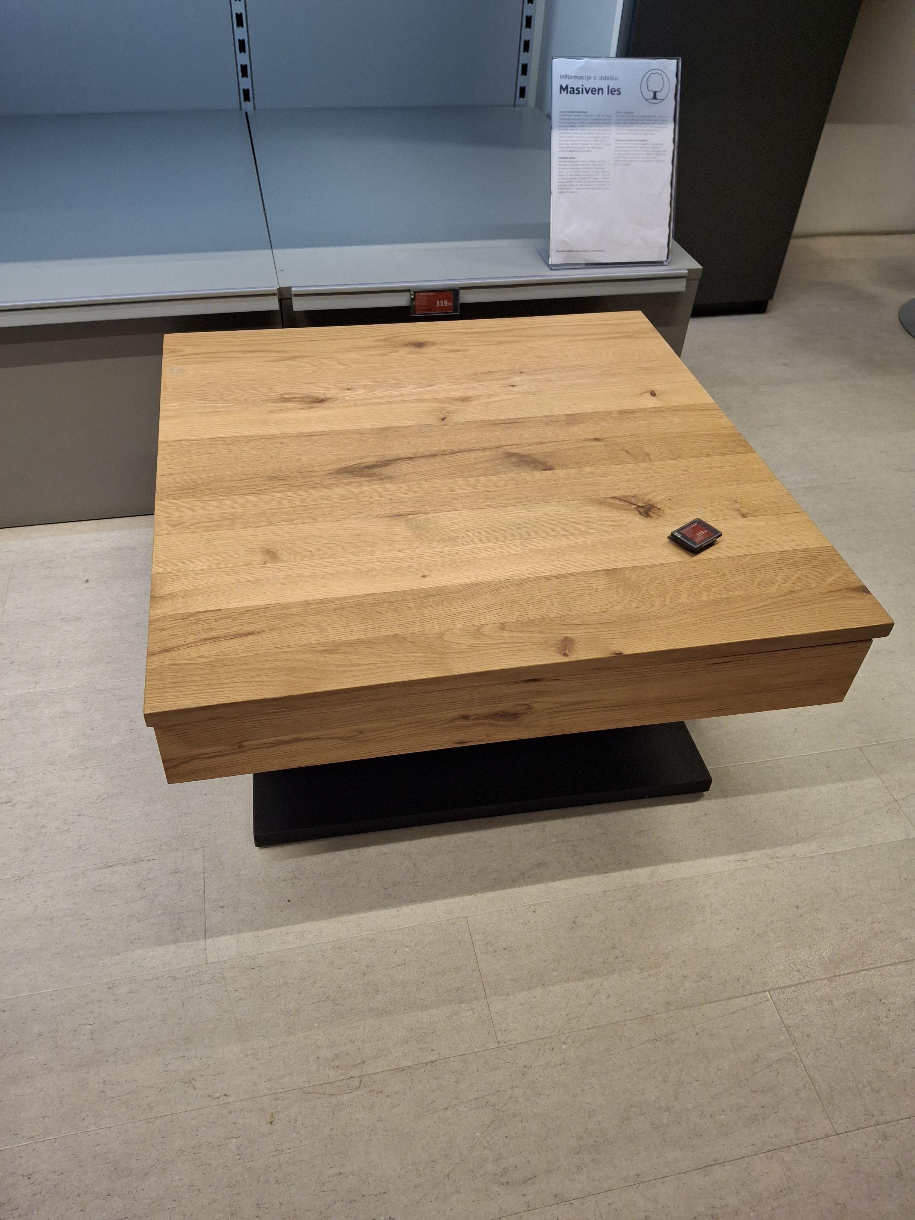 KLUBSKA MIZA MONROVIA