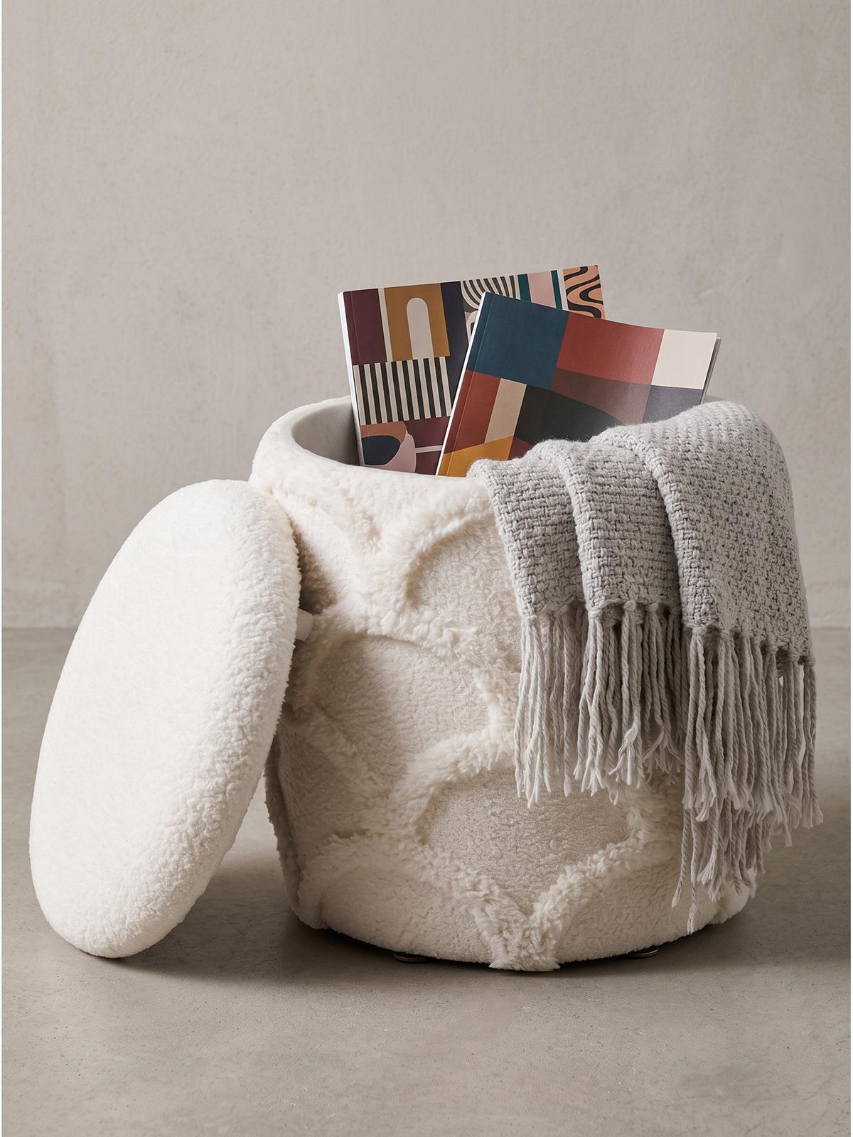 SITZHOCKER RHONE, Teddystoff, mit Wellenmuster, Creme, Ø 40 x 45 cm - Beige/Creme, Textil (40/45/40cm) - KADIMA DESIGN