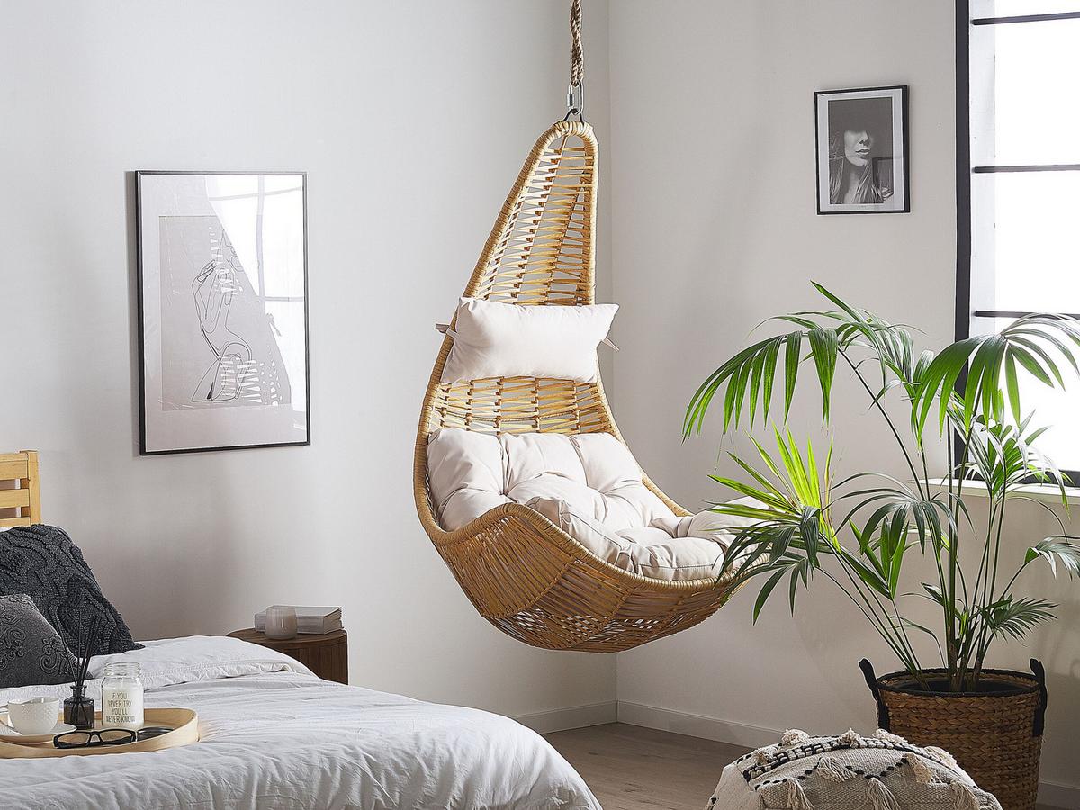 HÄNGESESSEL PE Rattan natürlich/beige mit Sitzkissen Atri II - Beige/Naturfarben, Kunststoff (83/120/80cm) - Beliani