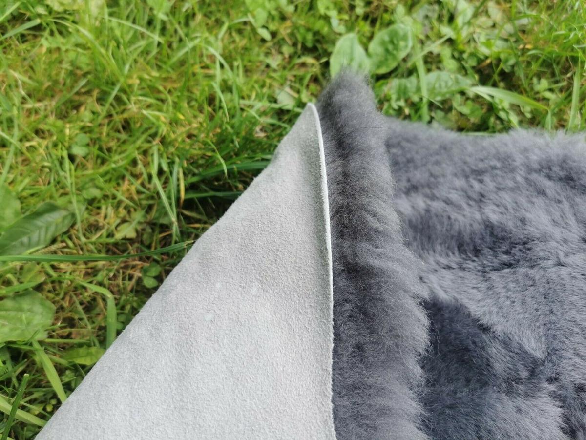 FELL Merino Lammfell Schaffell Grau ca. 105 cm - Grau, Fell (55/105cm) - Provellus