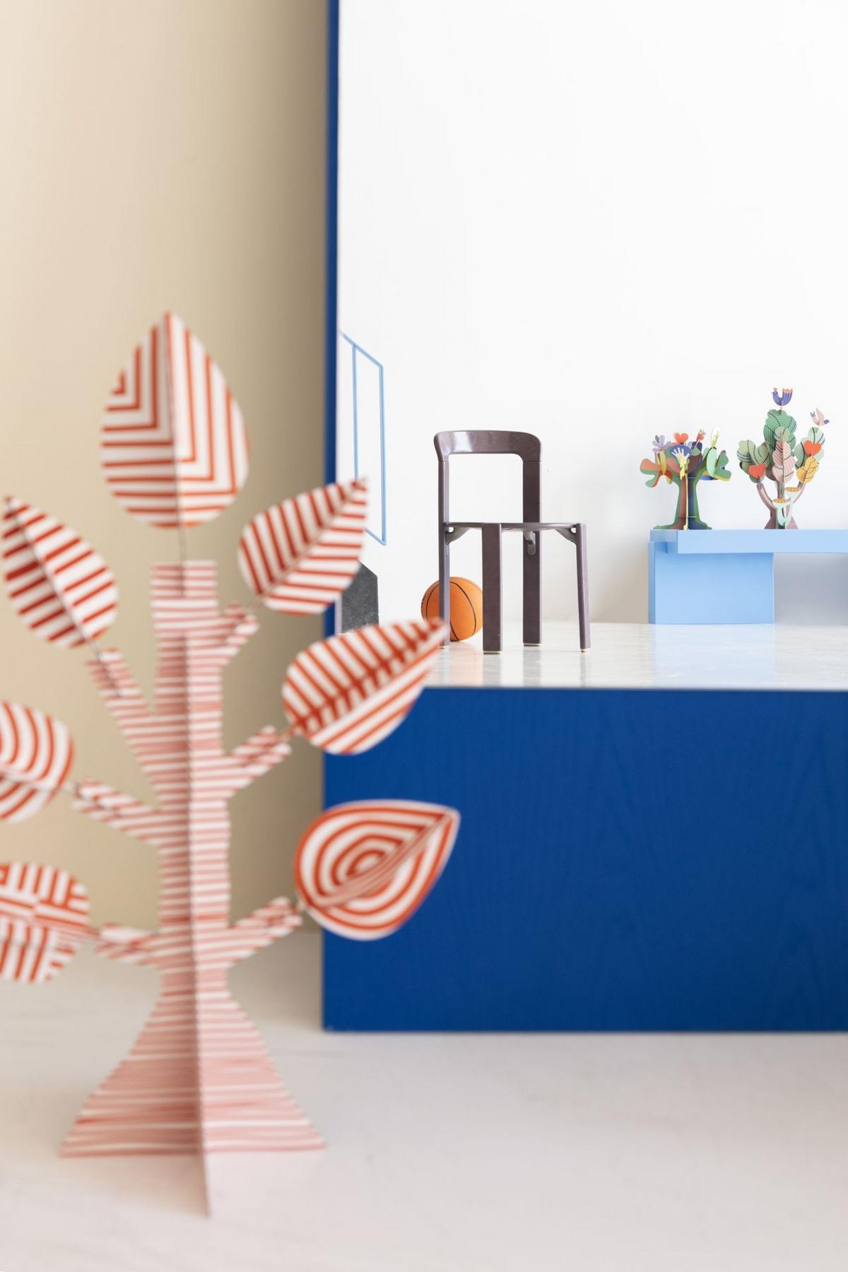 DEKOFIGUR Gestreifter Baum 22.9/74 cm - Multicolor, Wellpappe (22.9/74/46cm) - Studio Roof