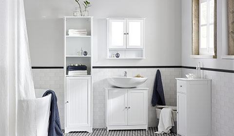 Badezimmer-Serie im Landhausstil in Weiß mit Spiegelschrank von mömax.