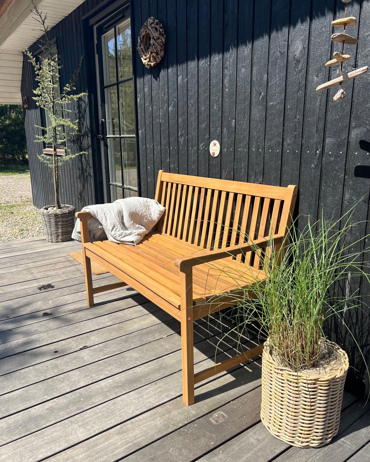 GARTENBANK zertifiziertes Holz hellbraun 120 cm Vivara - Hellbraun, Holz (120/88/61cm) - Beliani