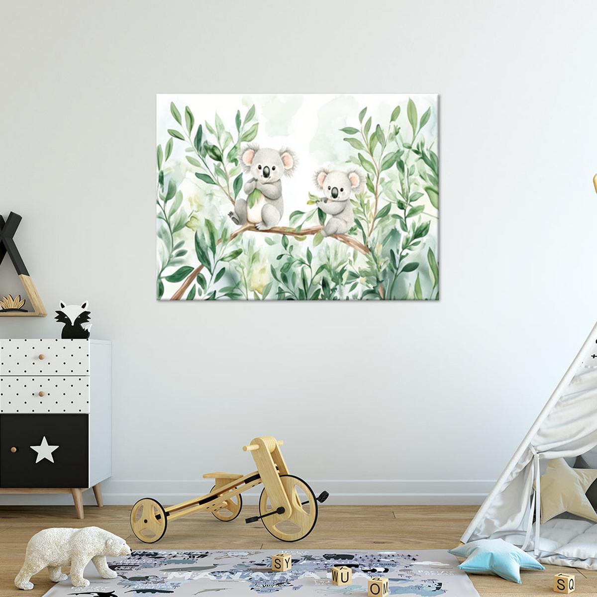 WANDBILD für kinderzimmer koala trägt eukalyptusblätter - Grün, Textil (90/60cm) - Feeby