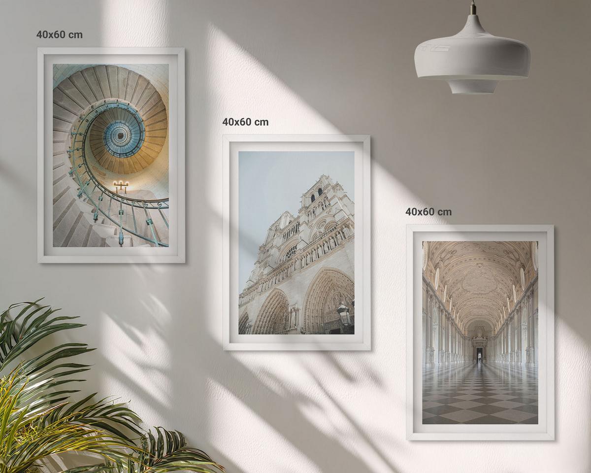 BILDER SET 3er Set - 40x60 cm Weißer Rahmen - Wendeltreppe der Kathedralenfassade - Weiß, Kunststoff (40/60cm) - TULUP