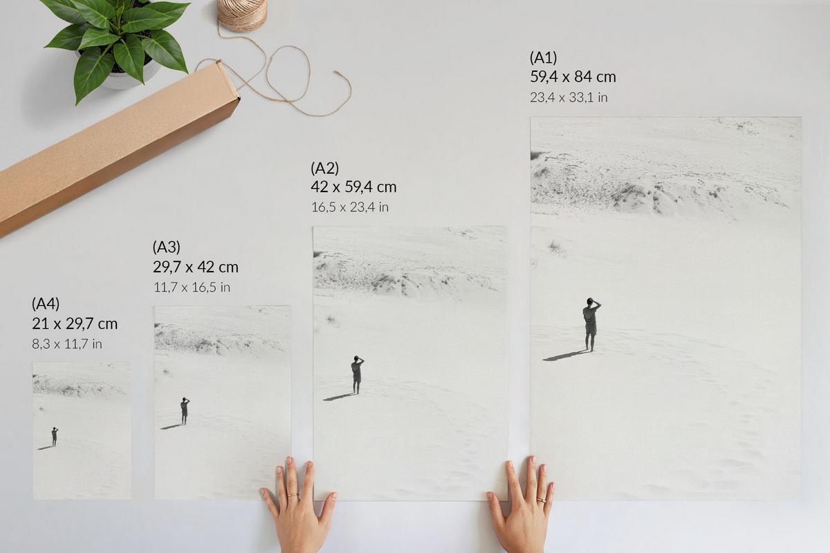 POSTER - 21x29 cm - Soft Structure - Mann im Sand - Weiß, Textil (21/29.7/0.1cm) - TULUP