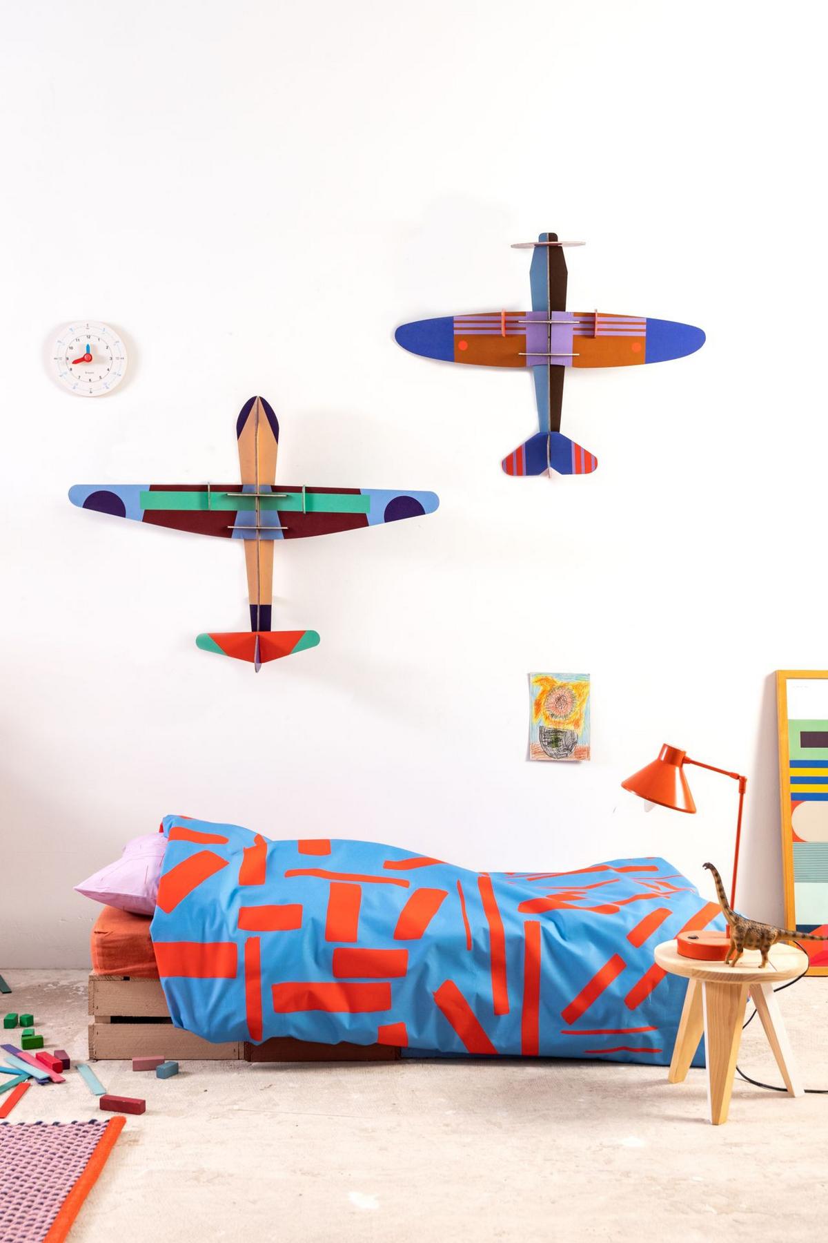 WANDDEKO Leuchts Papierflieg 15/63.5 cm - Multicolor, Wellpappe (15/63.5/86cm) - Studio Roof
