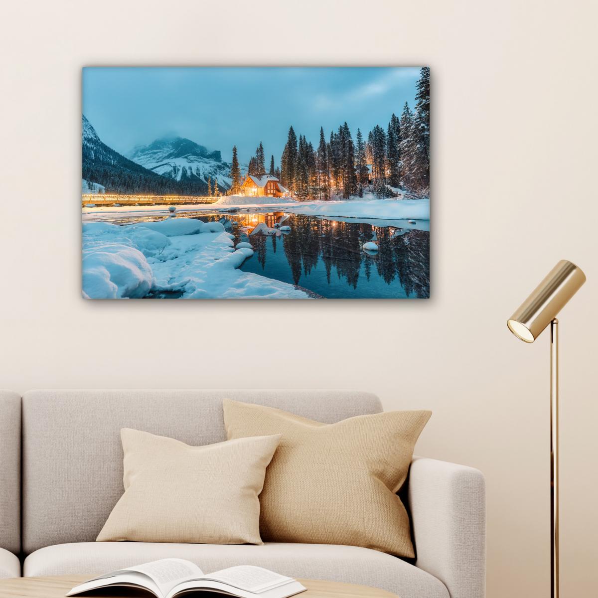 LEINWANDBILD Winterlandschaft - Natur - Haus - Berge - Schnee Gemälde 60x40 cm - Hellblau, Textil (60/40cm) - MuchoWow