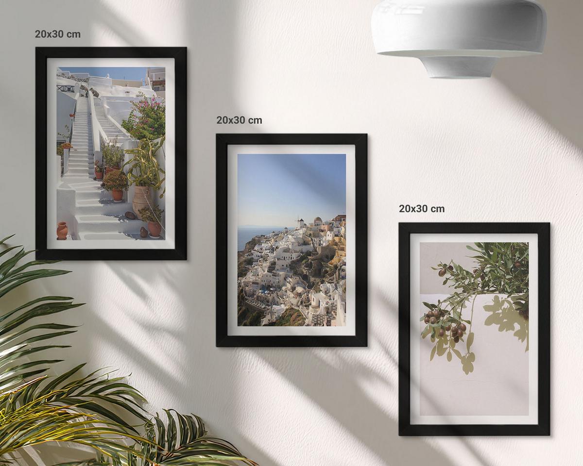 BILDER SET 3er Set - 20x30 cm Schwarzer Rahmen - Weiße Treppe mit Blick auf Santorini - Schwarz, Kunststoff (20/30cm) - TULUP