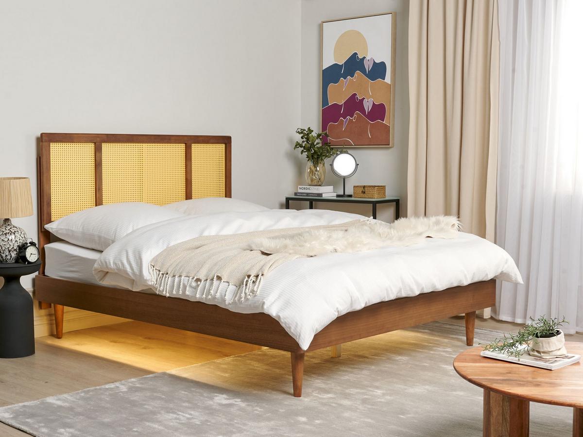 BETT mit LED 160/200 Gummibaumholz Braun Auray - Braun, Holz (160/200cm) - Beliani