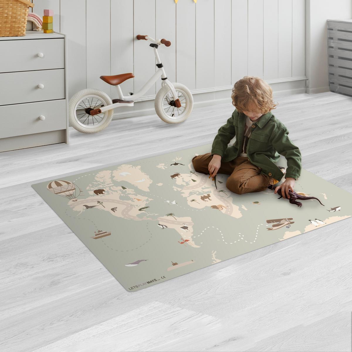 KINDERTEPPICH Weltkarte - Tiere - Flugzeug - Kind - Heißluftballon Spielmatte 105x70 cm - Salbeigrün, Kunststoff (105/0.3cm) - OnlyWow