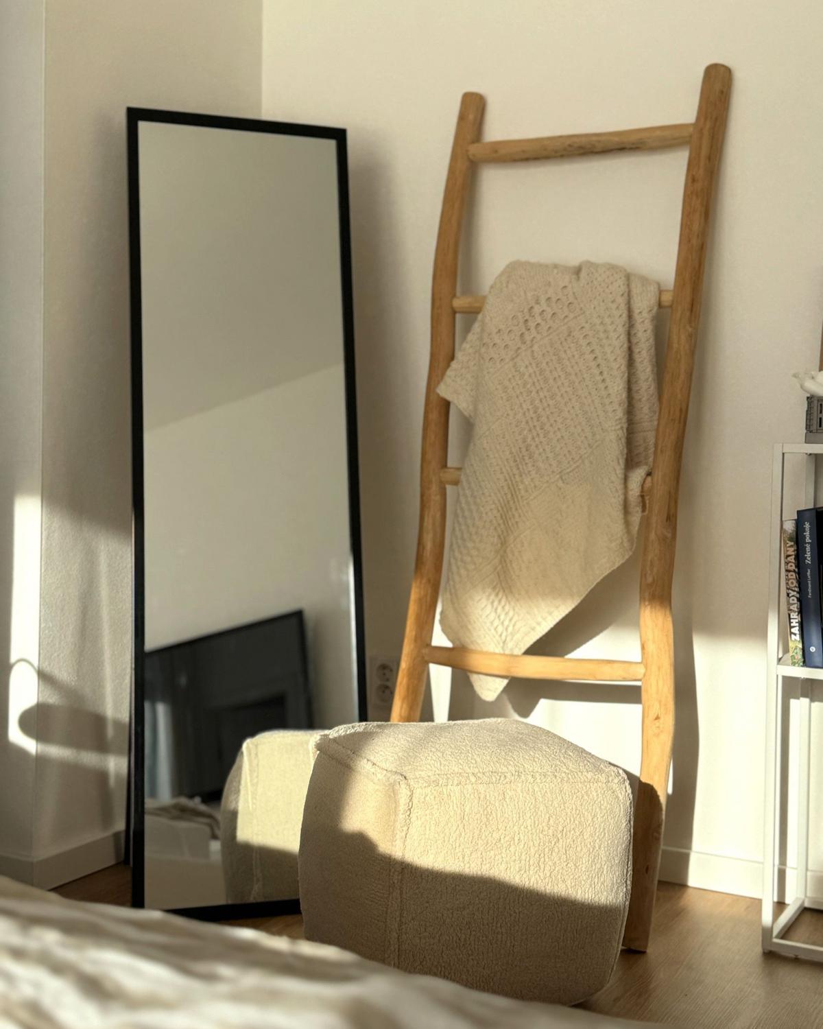 STEHSPIEGEL schwarz rechteckig 40/140 cm Torcy - Schwarz, Kunststoff (40/140/3cm) - Beliani