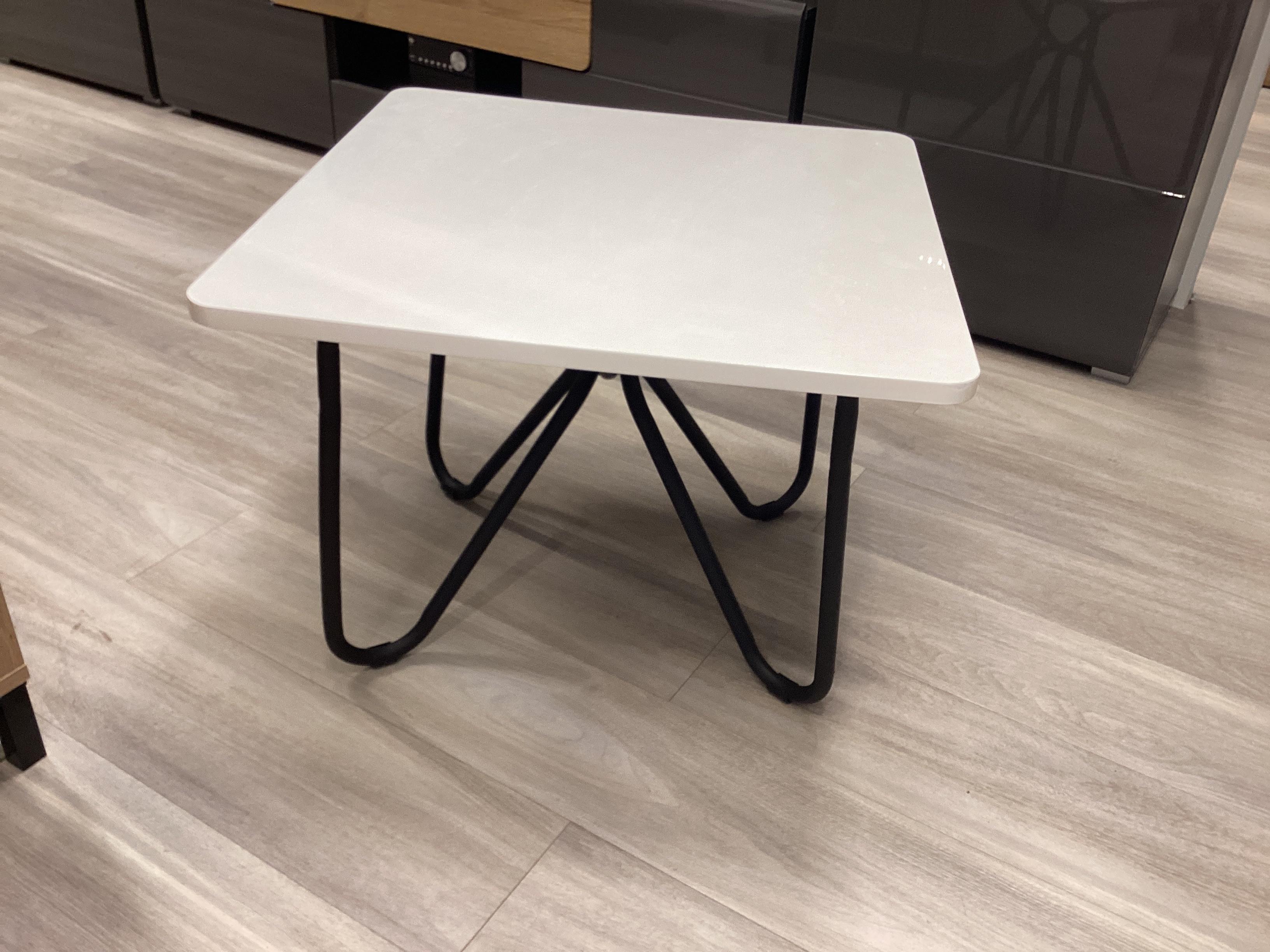 CSEPEL OUTLET DOHÁNYZÓASZTAL WAVE