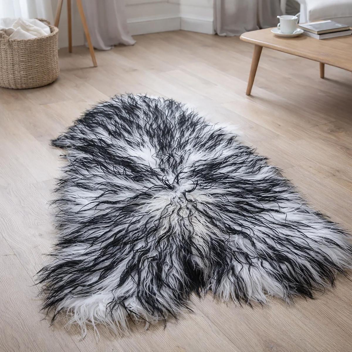 LAMMFELL Island Langhaar natur lockig weich Premium Schwarz geflammt ca. 115 cm - Schwarz Hochglanz, Fell (65/115cm) - Provellus