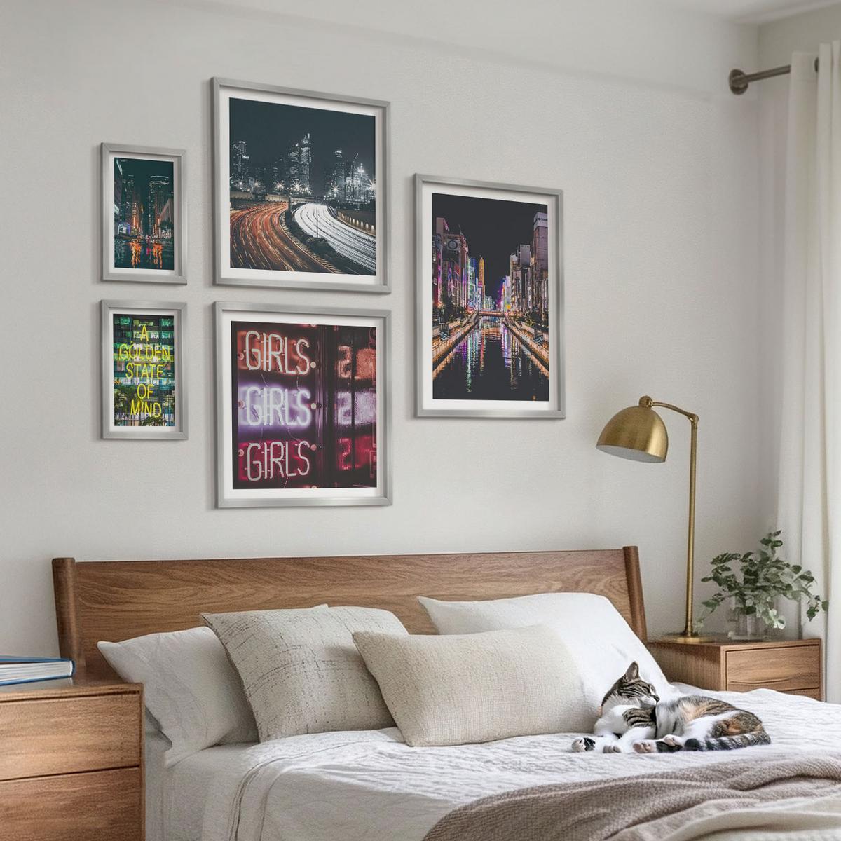 BILDER SET 5er Set - 50x50 cm & 20x30 cm & 40x60 cm Silberner Rahmen - Neonreklamen in der Stadt bei Nacht - Silberfarben, Kunststoff (40/60cm) - TULUP