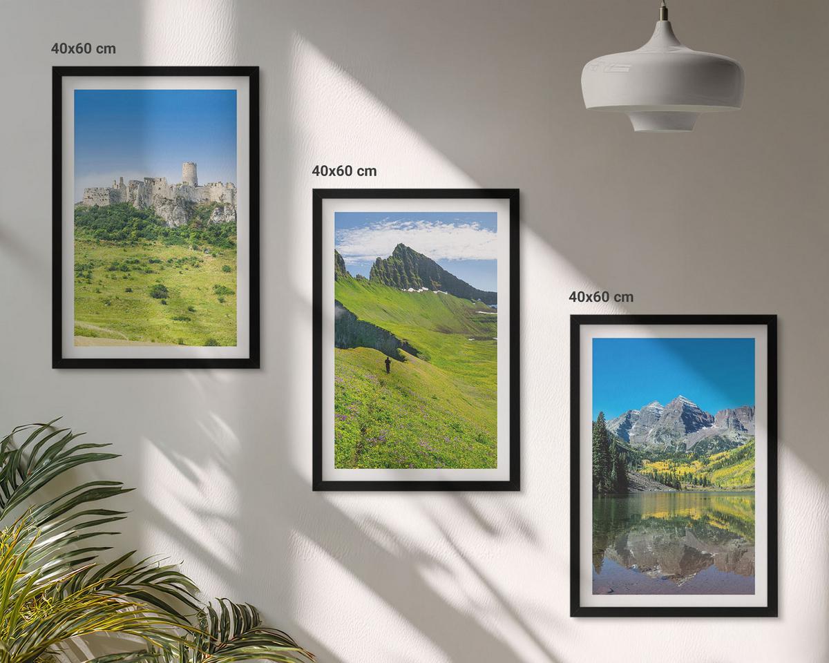 BILDER SET 3er Set - 40x60 cm Schwarzer Rahmen - Grüne Hügel mit einer Burg - Schwarz, Kunststoff (40/60cm) - TULUP