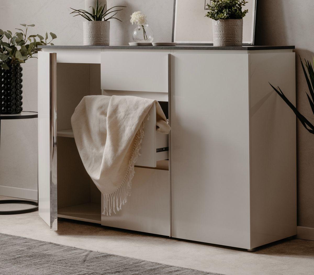 SIDEBOARD weiß Seidenglanz, grau 133 cm, Kommode mit viel Stauraum - Chromfarben/Silberfarben, Holzwerkstoff/Kunststoff (133/92/40cm) - Furn.Design