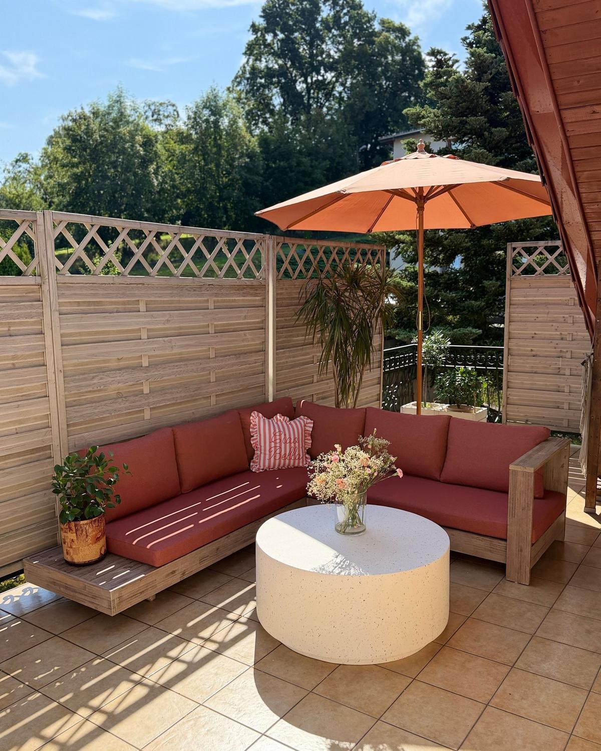 GARTENECKSOFA 5-Sitzer zertifiziertes Akazienholz linksseitig Rot Marettimo - Hellbraun/Rot, Holz (225/64/212cm) - Beliani