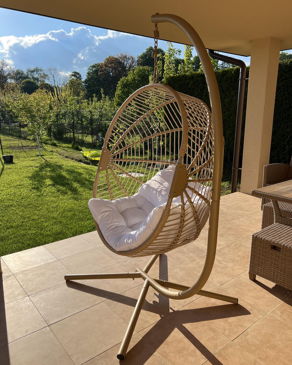 HÄNGESESSEL mit beigem PE Rattangestell Acri - Beige, Kunststoff (98/197/120cm) - Beliani