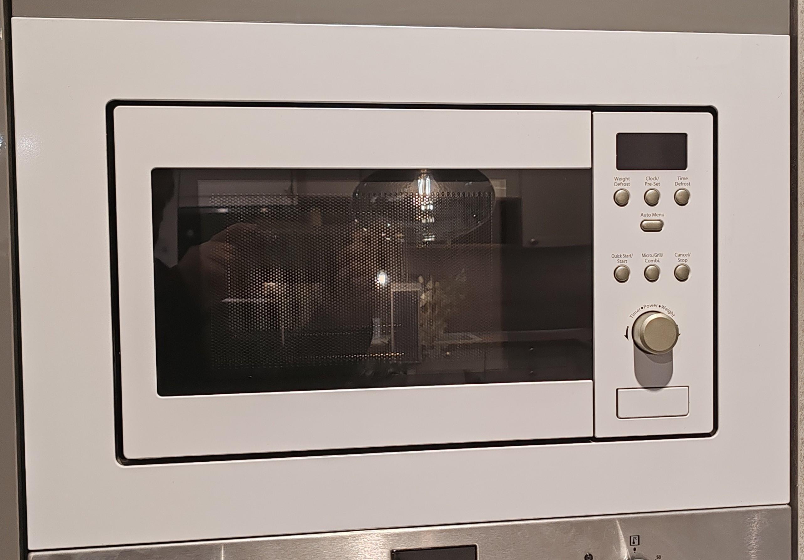 BEÉPÍTHETŐ MIKROHULLÁMÚ SÜTŐ EVIDO COMFORT 45MW CMC4DW.1