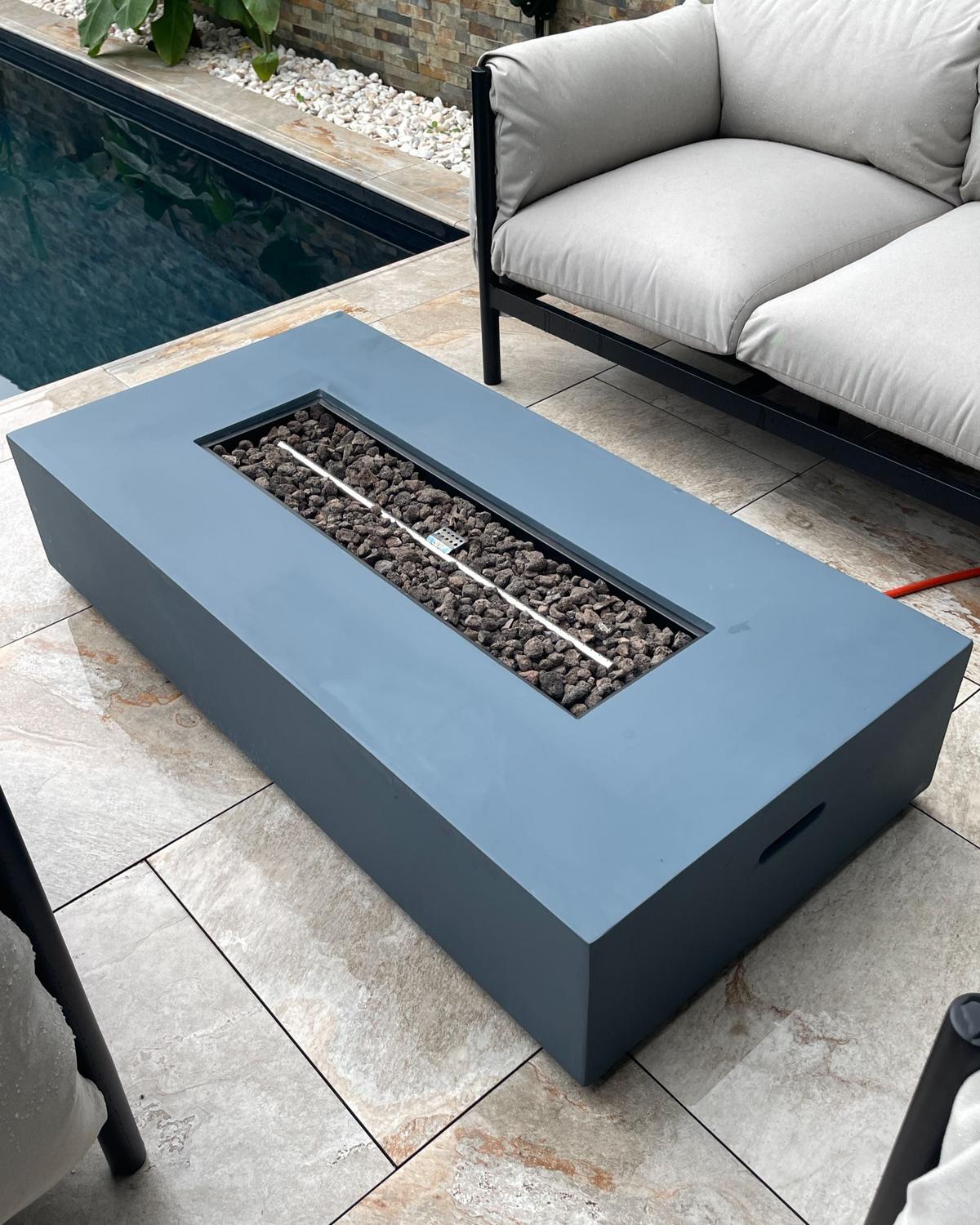 FEUERSTELLE Grau Pavo - Grau, Naturmaterialien (143/31/71cm) - Beliani
