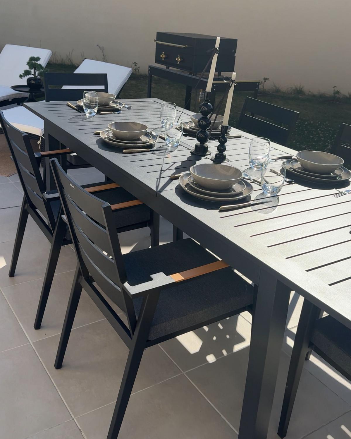 GARTENTISCH 180-240/90 cm Kunststoff Dunkelgrau Skaloma - Grau, Metall (180/90/74cm) - Beliani