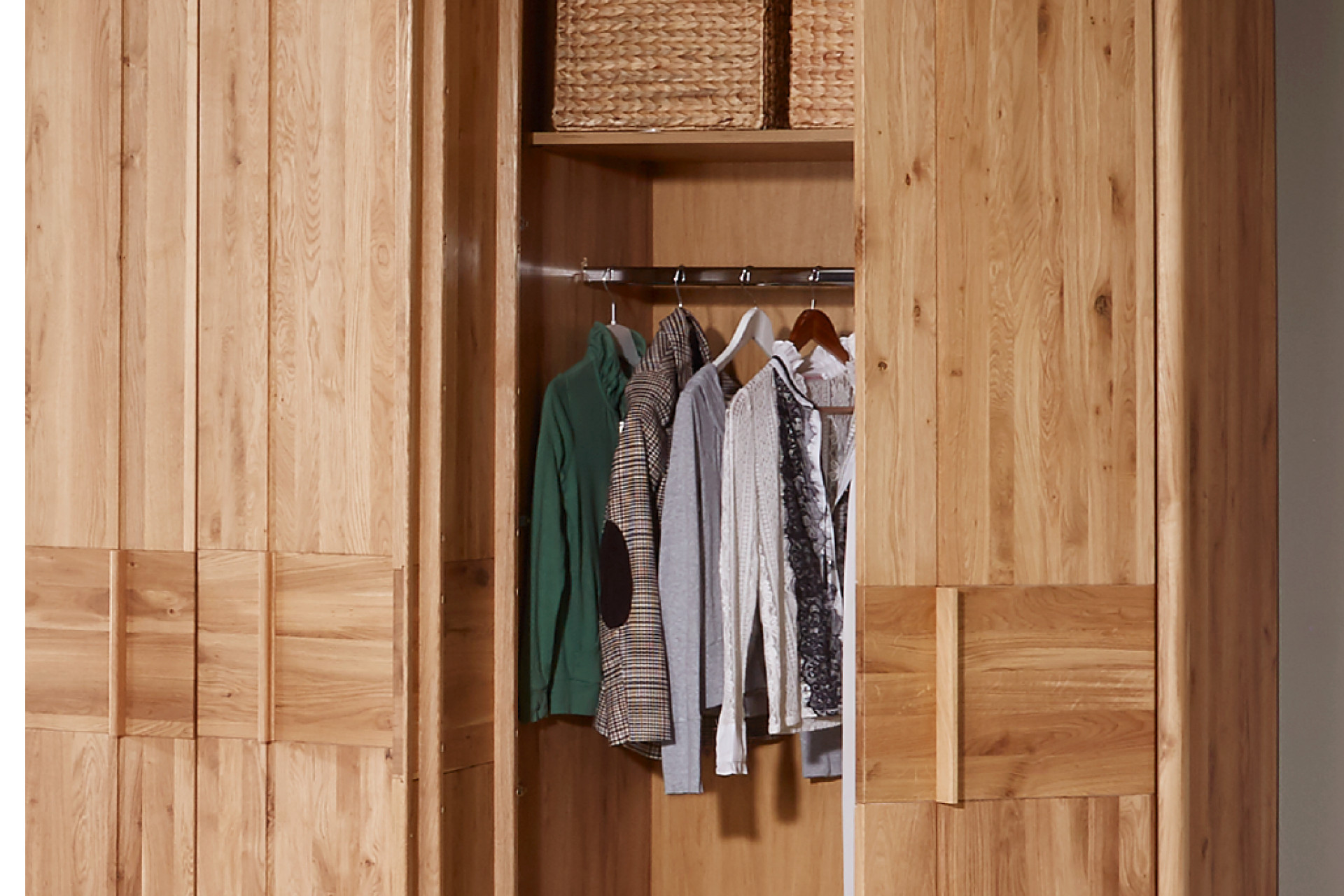 Drehtürenschrank Wildeiche 2 Kleiderstangen 6 Einlegeböden