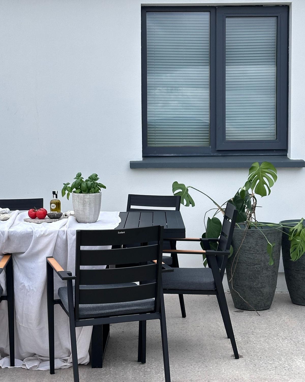 GARTENSTUHL 4er-Set Aluminium schwarz Taviano - Schwarz, Metall (54/86/58cm) - Beliani