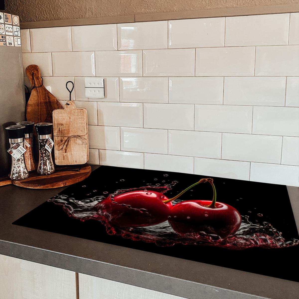 HERDABDECKPLATTE Kirsche - Rot - Frucht - Wasser - Schwarz Ceranfeldabdeckung 80x52 cm - Kirschrot, Kunststoff (80/52/0.2cm) - MuchoWow