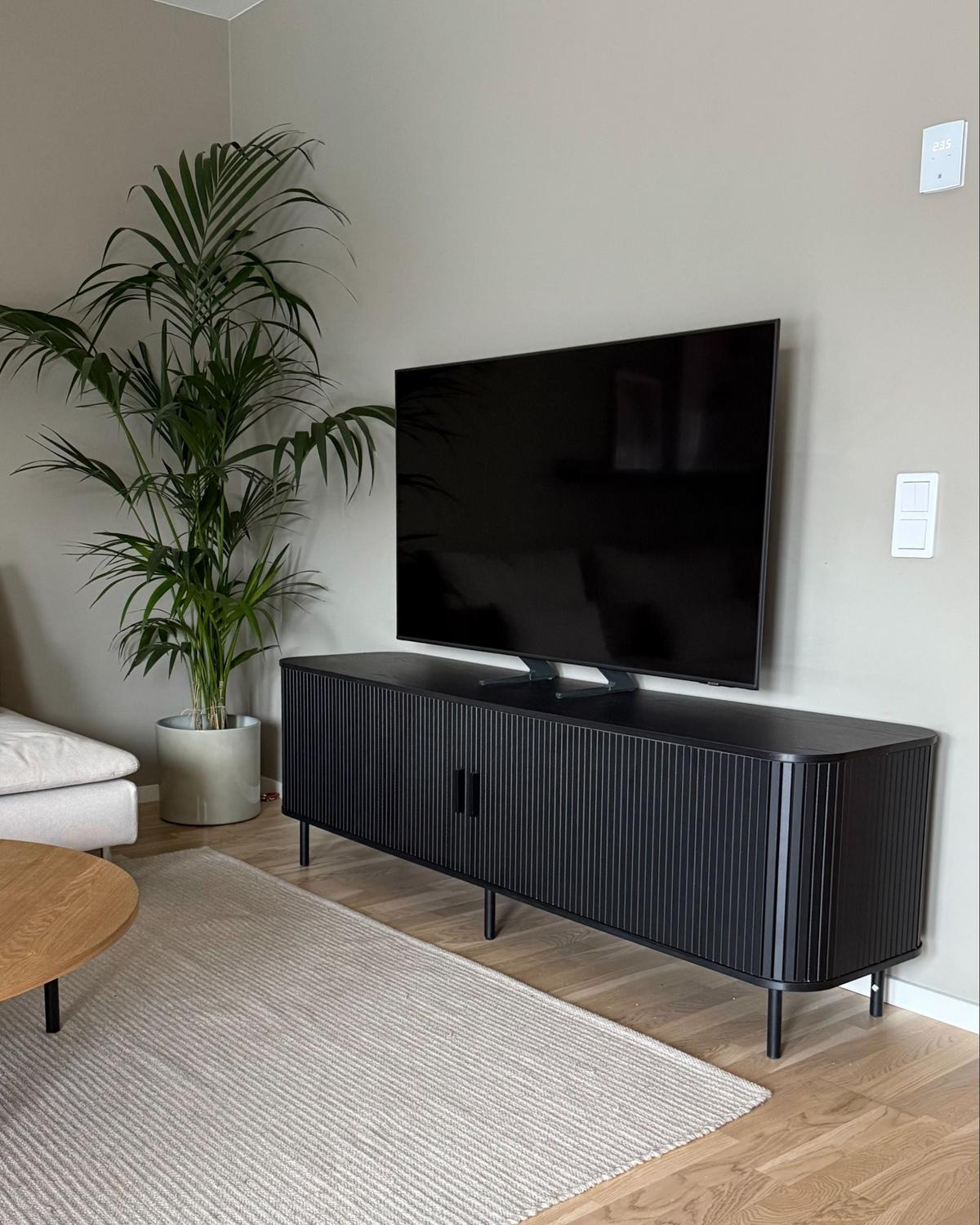 TV-MÖBEL Schwarz Bradley - Schwarz, Holzwerkstoff (180/58/45cm) - Beliani